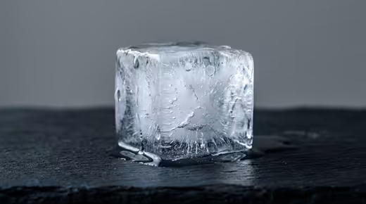 Simpatia do gelo para emagrecer , cubo de gelo derretendo
